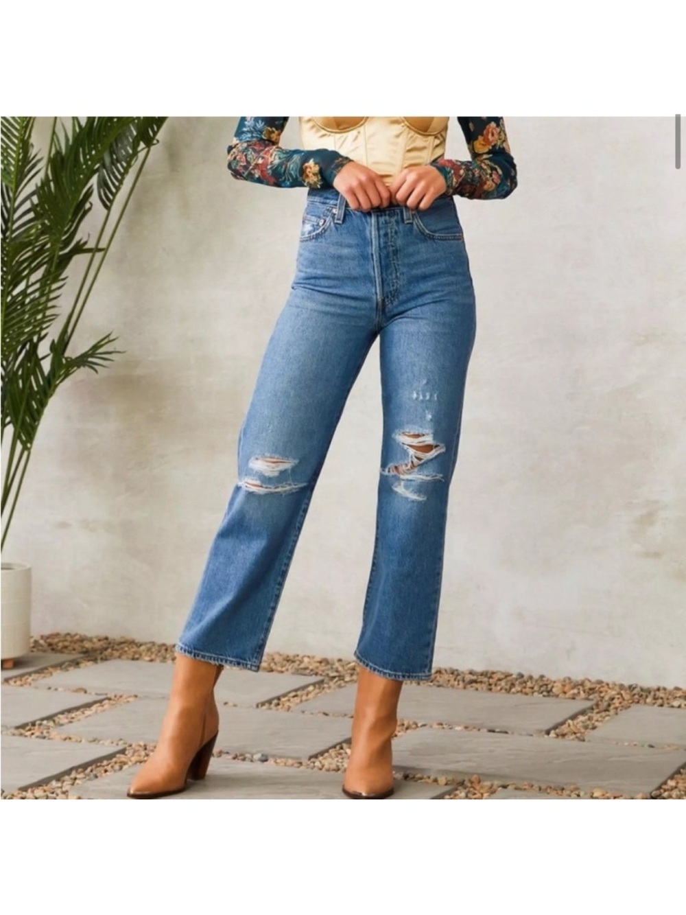Levi's Ribcage Straight Ankle Distressed Jeans